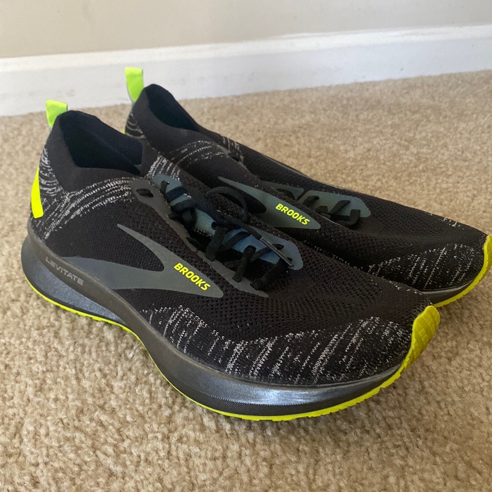 Brooks Levitate 4.0 Night Life